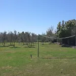 Vikendica Charming Pool Near