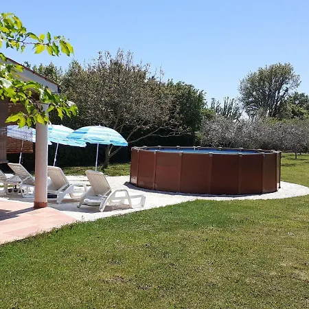 Dom wakacyjny Tranquil In With Swimming Pool Pula