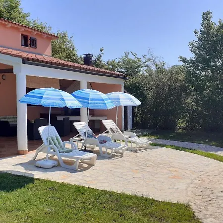 Tranquil In With Swimming Pool Dom wakacyjny Pula