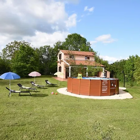 Feriehus Charming Pool Near *