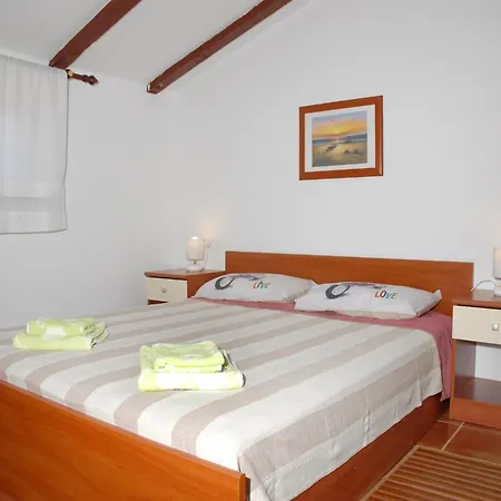 Charming Pool Near Σπίτι διακοπών Πούλα