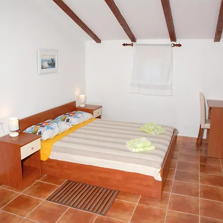 Charming Pool Near Pula