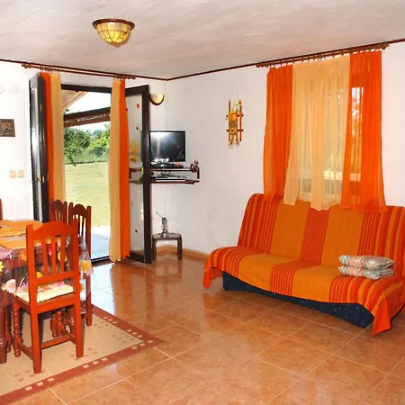 Charming Pool Near Σπίτι διακοπών