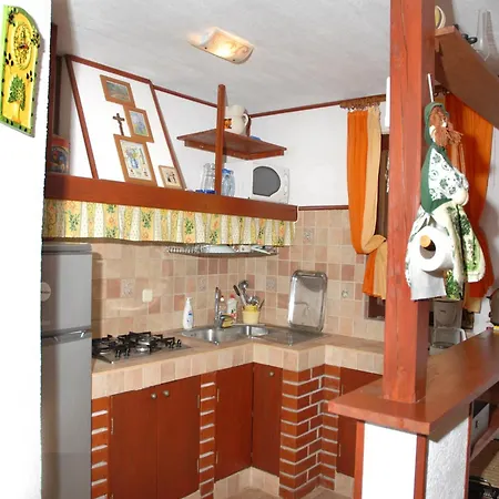 Semesterbostad Charming Pool Near Pula