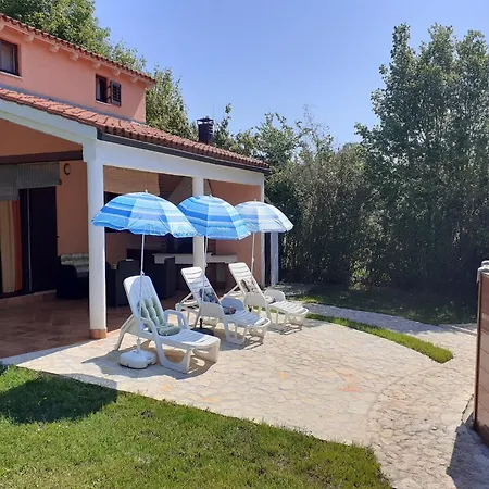 Semesterbostad Charming Pool Near