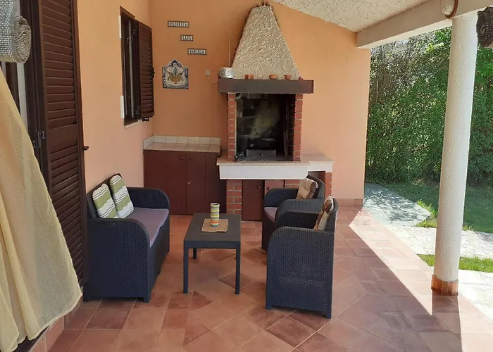 Charming Pool Near Feriehus