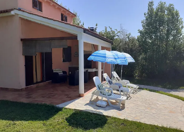 Feriehus Charming Pool Near Pula