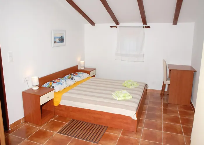 Charming Pool Near Pula