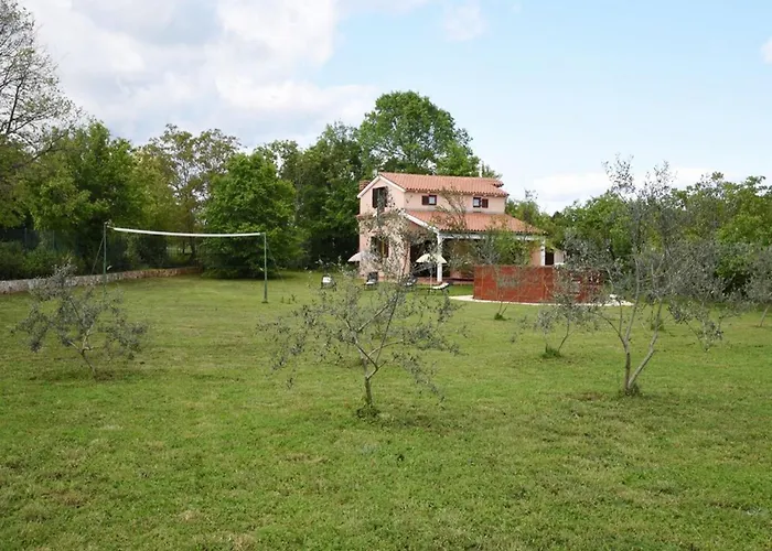 Charming Pool Near * Pula