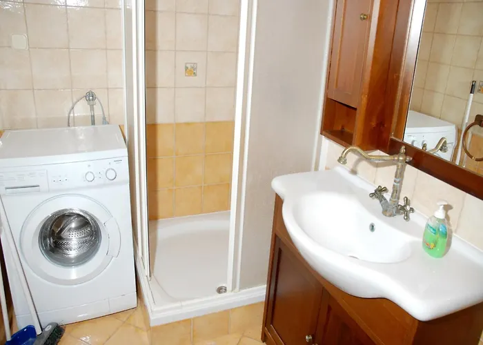 Charming Pool Near *