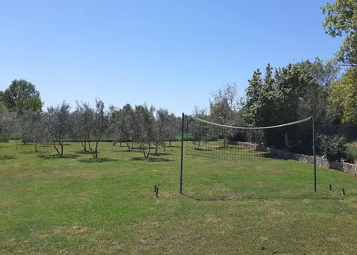 Feriehus Charming Pool Near