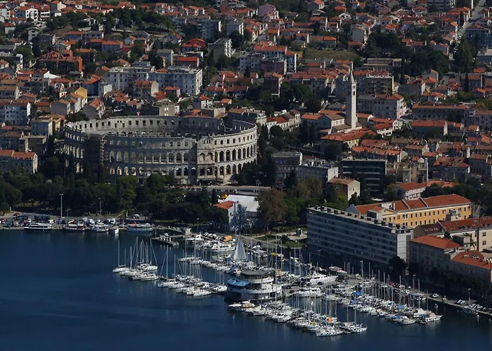 Charming Pool Near Vikendica Pula