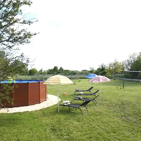 Charming Pool Near Holiday home Pula